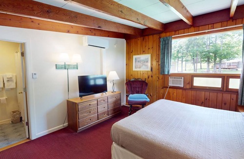 Hamilton Hotel | Cozy 1-bedroom hotel room in pleasant Hamilton - #310 Highline