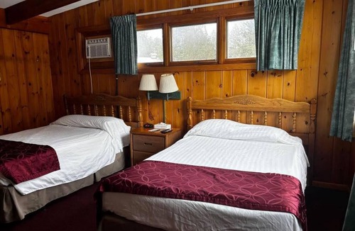 West Eaton Hotel | Cozy 1-bedroom hotel room in beautiful Hamilton - #316 Chenango