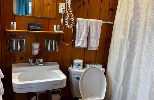 Hamilton Hotel | Cozy 1-bedroom hotel room in beautiful Hamilton - #318 Chenango