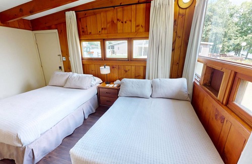 Hamilton Hotel | Cozy 1-bedroom hotel room in awesome Hamilton - #327 Susquehanna