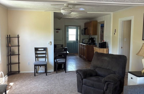 Town of Lysander House | Cozy 1-bedroom house in lovely Memphis with AC comfort right on the River.
