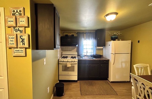Fair Haven House | Cozy 1-bedroom house in lovely New Haven with AC close to Yale University