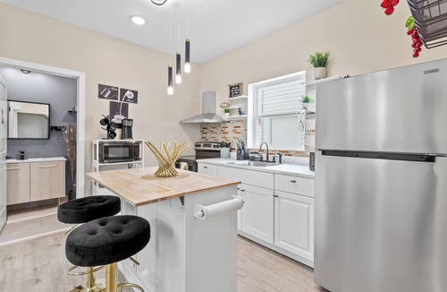 Elizabeth Apartment | Cozy 1-bedroom with AC and WiFi in lovely Elizabeth