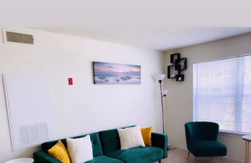 Manchester Apartment | COZY 1 Bedroom with Pool & Patio
