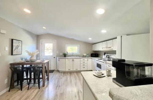 Sandy Creek Apartment | Cozy 1 BR/1 BA Apartment - Sleeps 4!