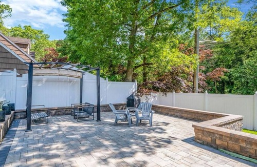 West Hills House | Cozy 1BR Artist Den Near Oheka Castle & Huntington Village