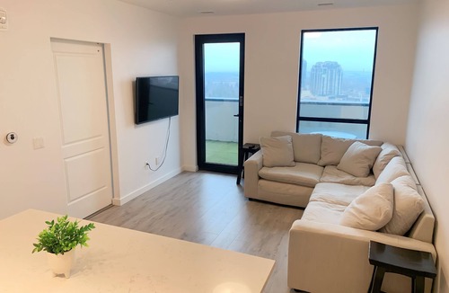 Waterloo Condo | Cozy 1BR Condo w/In-Suite Laundry, Gym, Free Parking and Full Kitchen