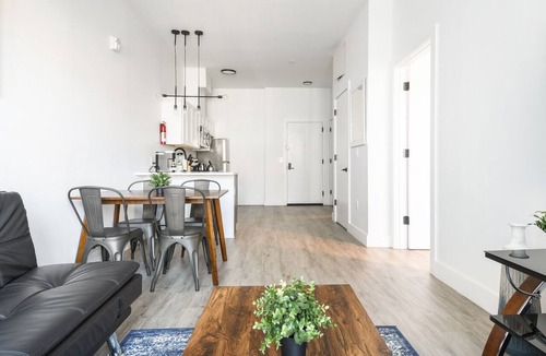 Elizabeth Apartment | Cozy 1BR Next to Airport y9n8
