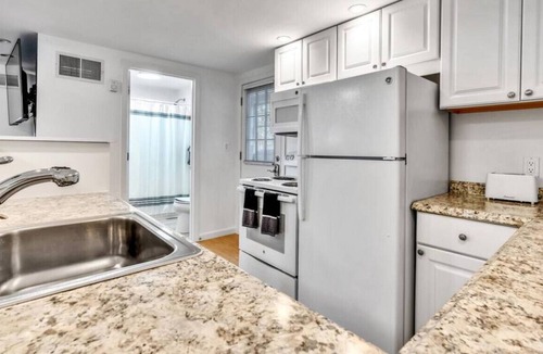 Ocean Park Apartment | Cozy 1BR Unit with Complete Comforts