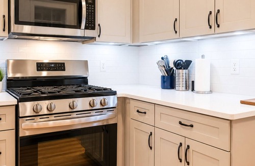 Corn Hill Apartment | Cozy 1BR with equipped kitchen, dining table, TV, Wi-Fi, near High Falls