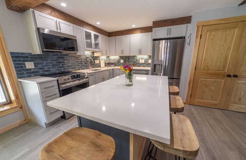 Wardsboro Apartment | Cozy 2 Bdr Apartment Minutes to Mt Snow!