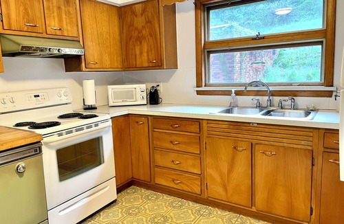 North Adams Apartment | Cozy 2-bedroom Apartment within Walking Distance to Mass MoCA and Downtown