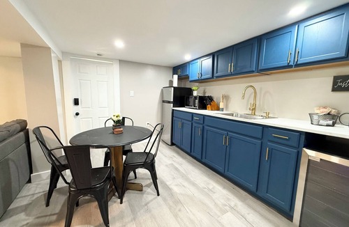 West Orange Apartment | Cozy 2-bedroom Apartment, 25 mins to Major international sporting event Games + Easy Access to NYC
