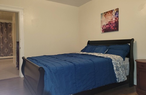 Bridgeport Apartment | Cozy 2-bedroom apartment in Bridgeport with WiFi, AC Heat, washer dryer, Parking