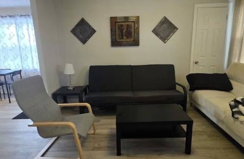 Cornwall House | Cozy 2-Bedroom Apartment