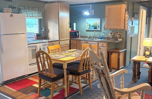 Tylersburg Cabin | Cozy 2-bedroom cabin,sleeps 5, located on a private Ln,Close to Cooks Forest.