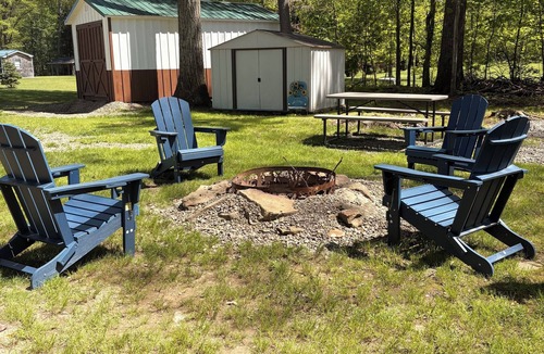 Tylersburg Cabin | Cozy 2-bedroom cabin,sleeps 5, located on a private Ln,Close to Cooks Forest.