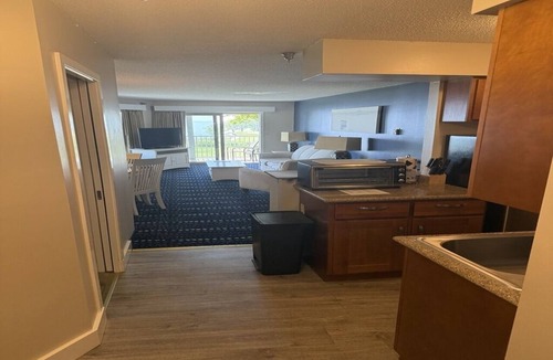 Glen Cove Condo | Cozy 2-bedroom condo overlooking the golf course and Atlantic ocean!