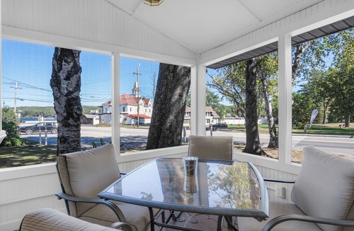 Naples Cabin | Cozy 2-bedroom Cottage on the Naples Causeway