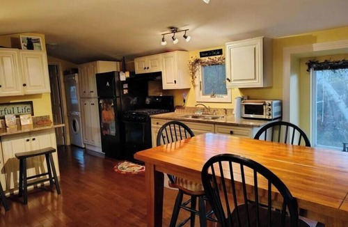 Lochmere Cottage | Cozy 2 bedroom cottage, sleeps 6, in a gated beach resort on Lake Winnisquam