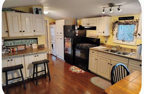 Lochmere Cottage | Cozy 2 bedroom cottage, sleeps 6, in a gated beach resort on Lake Winnisquam