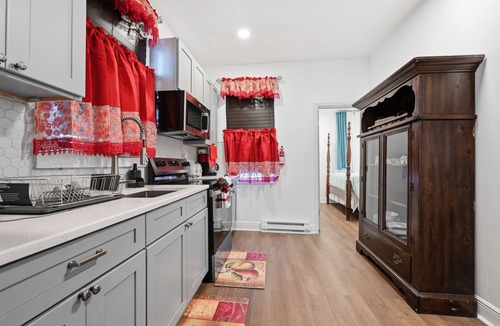 Sharon Hill House | Cozy 2-bedroom house in beautiful Sharon Hill with In-unit laundry