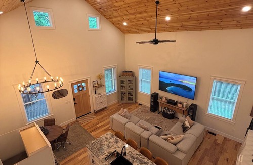 Mohnton House | Cozy 2-bedroom house in adorable Mohnton with AC