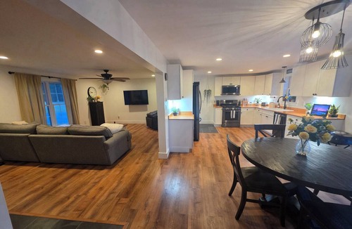 Town of Scriba House | Cozy 2-bedroom house in fantastic Oswego with AC and fitness room