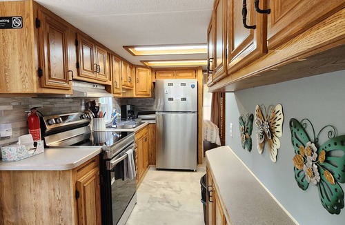 South Casco House | Cozy 2-bedroom Tiny Home with hot tub, A/C, boat ramp access to quiet lake