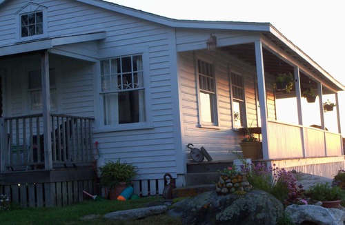 Boothbay Harbor Cottage | Cozy 2-bedroom cottage located in the heart of inner Boothbay Harbor.