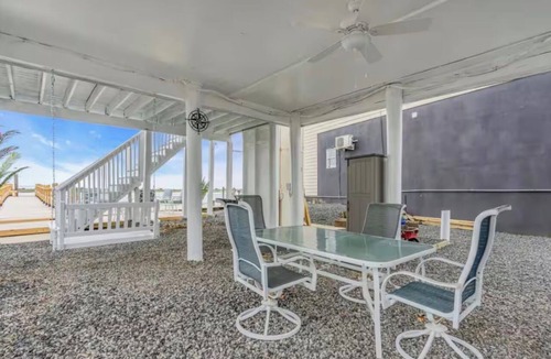 Highlands Cottage | Cozy 2-bedroom Waterfront Cottage in Tranquil Highlands with AC and Dock