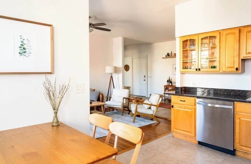 Off Broadway Apartment | Cozy 2BR/2BA Apt on Broadway