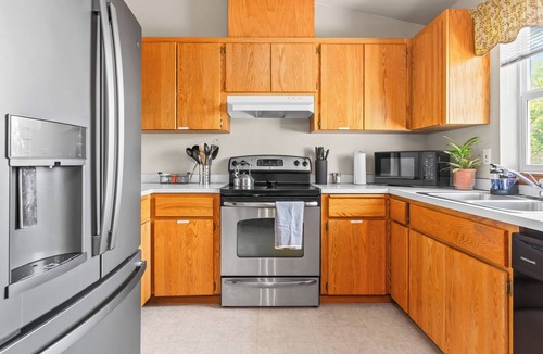 Pullman House | Cozy 2BR/2BA Near WSU - King Bed, Patio & Games