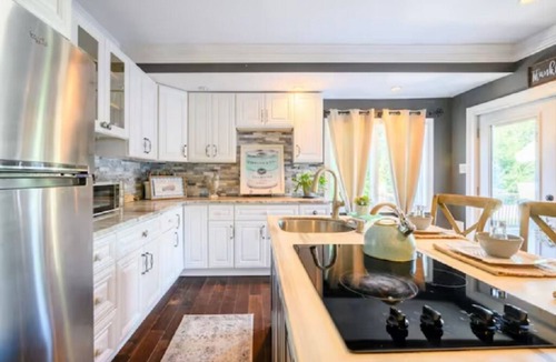 Saddle Brook Apartment | Cozy 2BR Apt w/Dedicated Home Office & Restoration Hardware Furnishing
