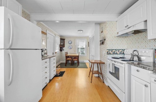 Bar Harbor House | Cozy 2BR in Downtown Bar Harbor! [Agamont Cottage]