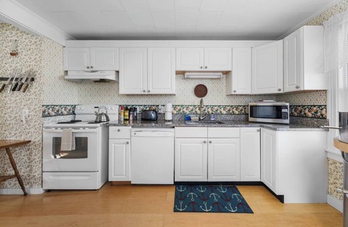 Bar Harbor House | Cozy 2BR in Downtown Bar Harbor! [Agamont Cottage]