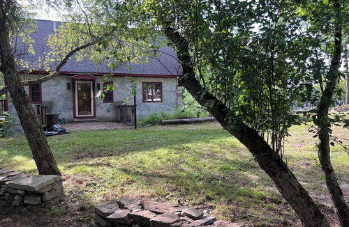 Shushan House | Cozy 2BR Irish Cottage near Battenkill River, Manchester VT & Saratoga