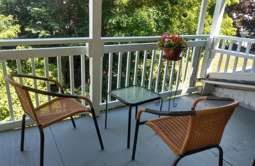 Biddeford Apartment | Cozy 2nd Floor 1-bedroom apartment in tranquil downtown Biddeford with AC