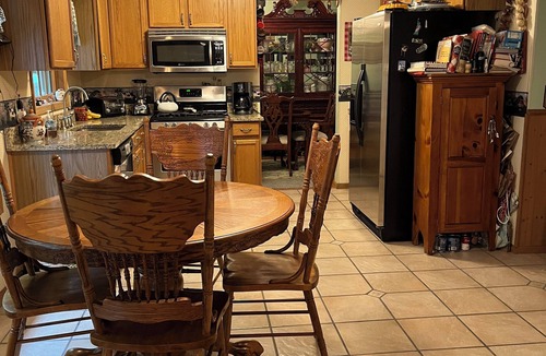 Gansevoort House | Cozy 3 bedrm colonial near Saratoga Springs and Adirondack/Lake George region.