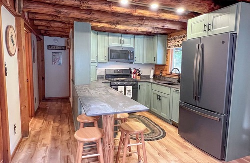 Laconia Cabin | Cozy 3-bedroom cabin w/hot tub near Lake Winnipesaukee