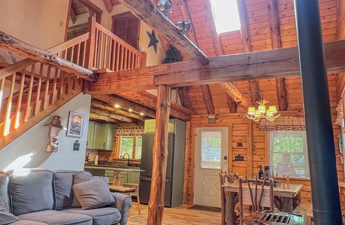 Laconia Cabin | Cozy 3-bedroom cabin w/hot tub near Lake Winnipesaukee
