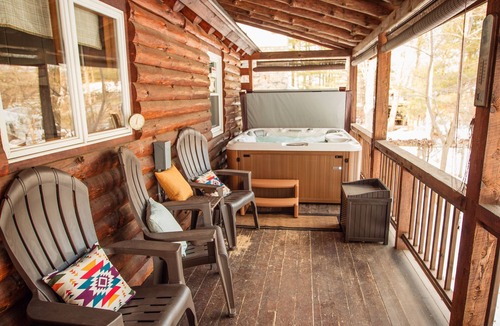 Laconia Cabin | Cozy 3-bedroom cabin w/hot tub near Lake Winnipesaukee