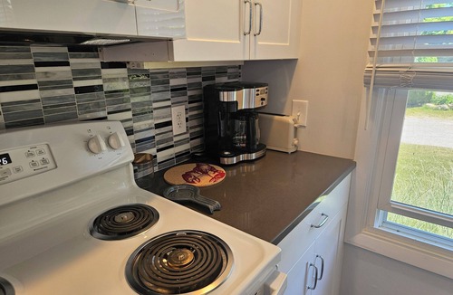Charlestown Cottage | Cozy 3 Bedroom Cottage in Charlestown