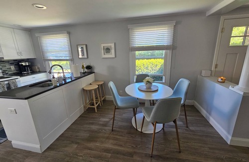 Charlestown Cottage | Cozy 3 Bedroom Cottage in Charlestown