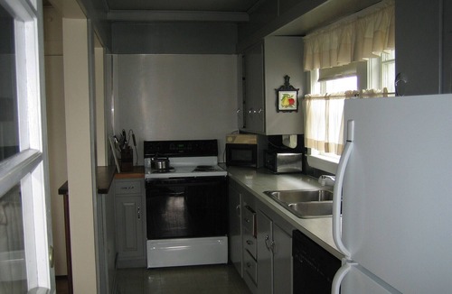Seabrook Cottage | Cozy 3-bedroom cottage in Seabrook Beach