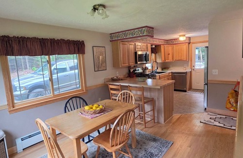 Ellsworth House | Cozy 3-bedroom house with AC on outskirts Ellsworth between Schoodic & Acadia.