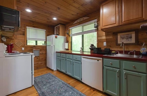 Wardsboro Ski Chalet | Cozy 3-bedroom Wardsboro chalet