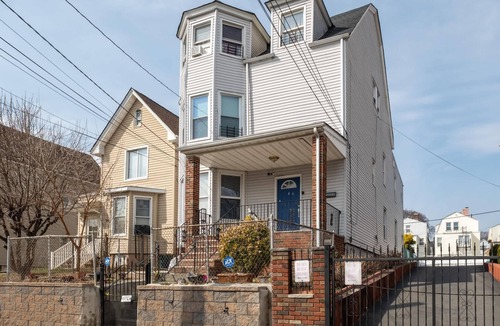 Forest Hill Apartment | Cozy 3BR Apartment - Smart TV - Pet-Friendly