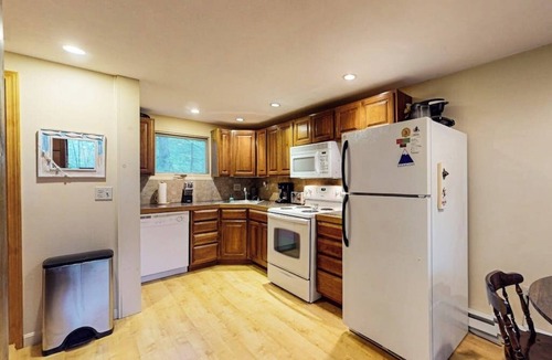 Bridgton House | Cozy 3BR home for outdoor enthusiasts, deck, pool, tennis, w/d, trails & BBQ