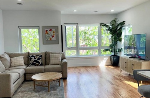Ampere Apartment | Cozy 3BR Retreat with Rooftop Near EWR & NYC Access